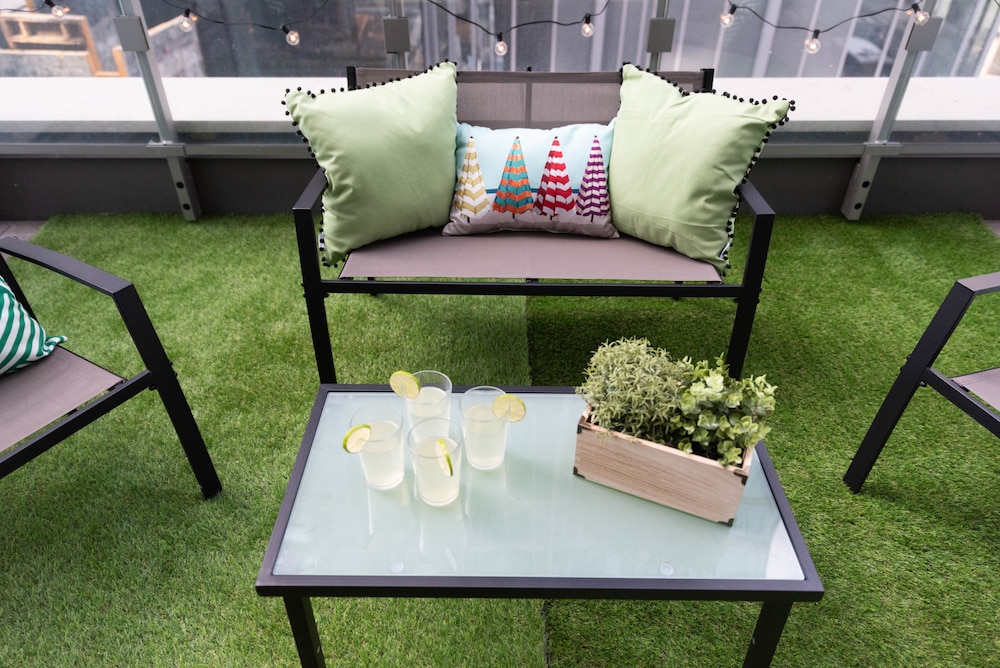 QuickStay Yorkville Paradise - Yonge & Bloor - Image 5