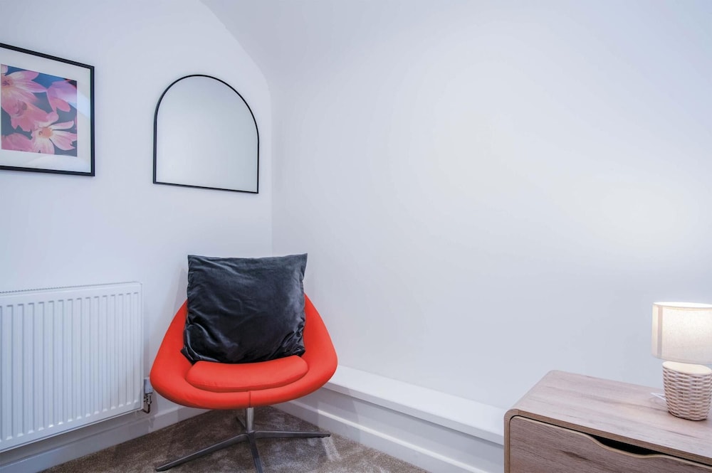 The Cottage - 2 Bedroom Cottage - Tenby