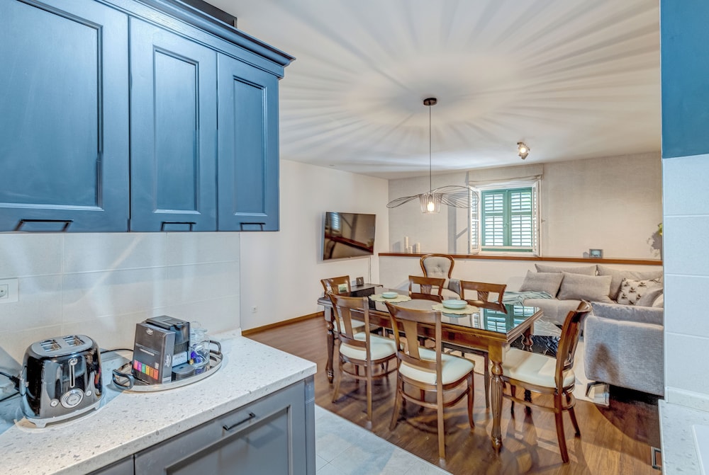 MAJESTIC 3-Bedroom Luxury Apartment