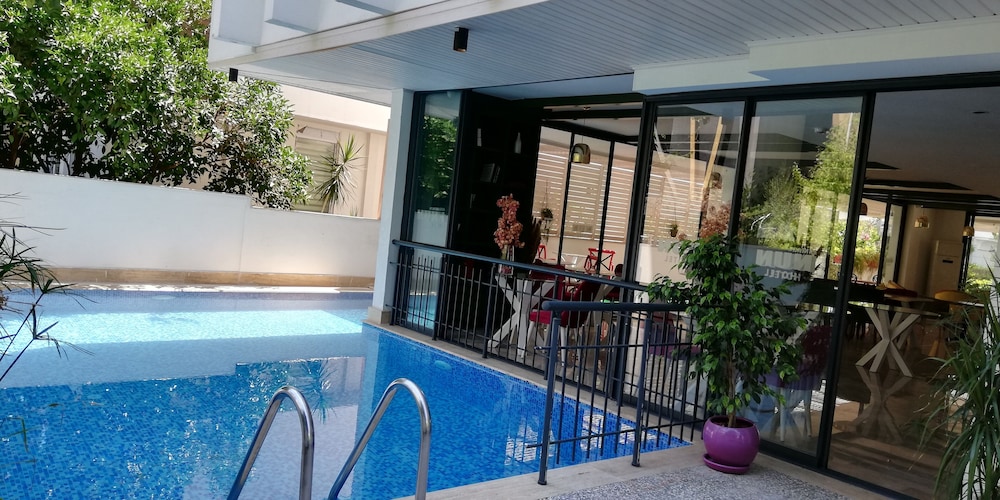 Nun By Laren Hotels - Image 17