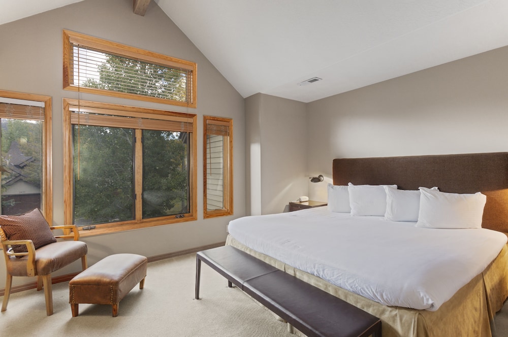 Deer Lake Village at Deer Valley Resort - Three Bedroom Condo with Loft and Hot Tub #2473 3 Condo