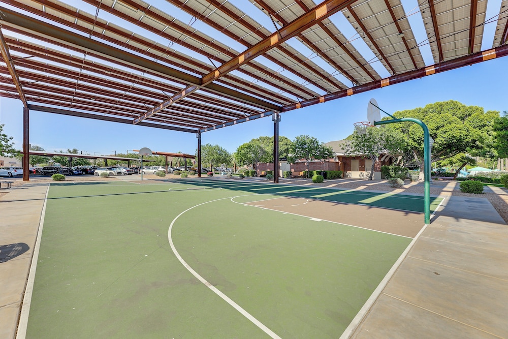 Family-friendly Goodyear Oasis: Fire Table, Pool!