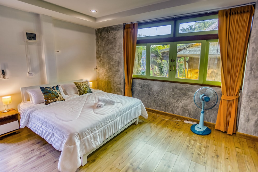Tonmai Suites