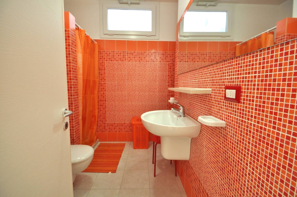 Villa Sacher Sleeps 12 Just 100 Metres From the sea