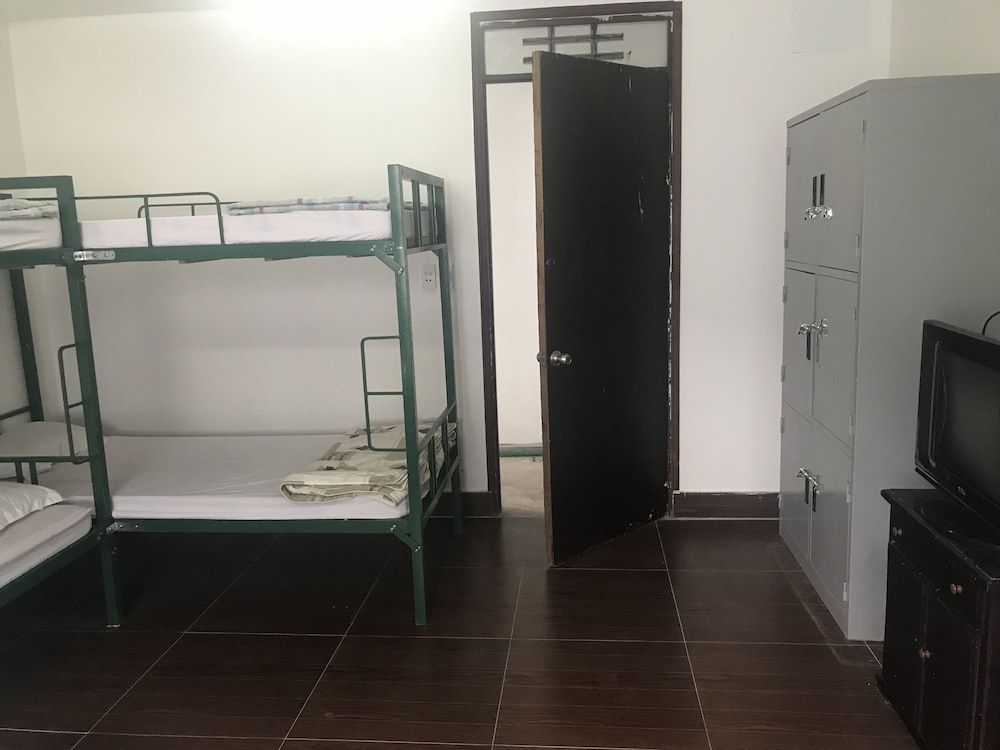 Cong Khanh Hotel - Hostel