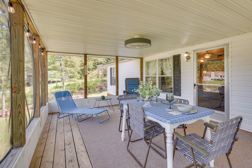 Fish, Swim & More: Quiet Retreat on Lake Sinclair!