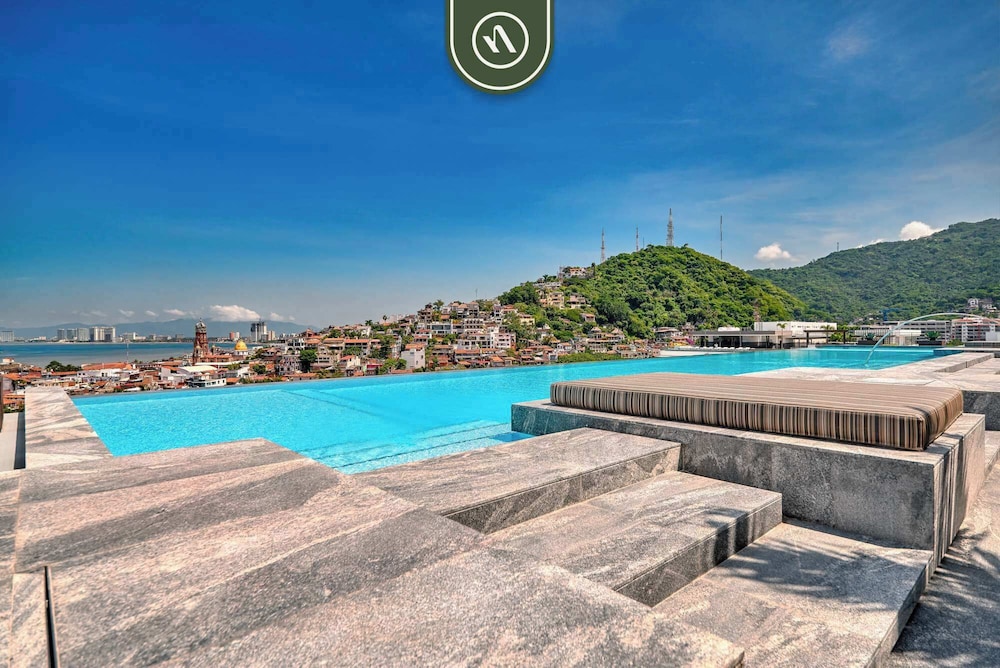 Amazing 1 BR Condo With Terrace - Rooftop Pool
