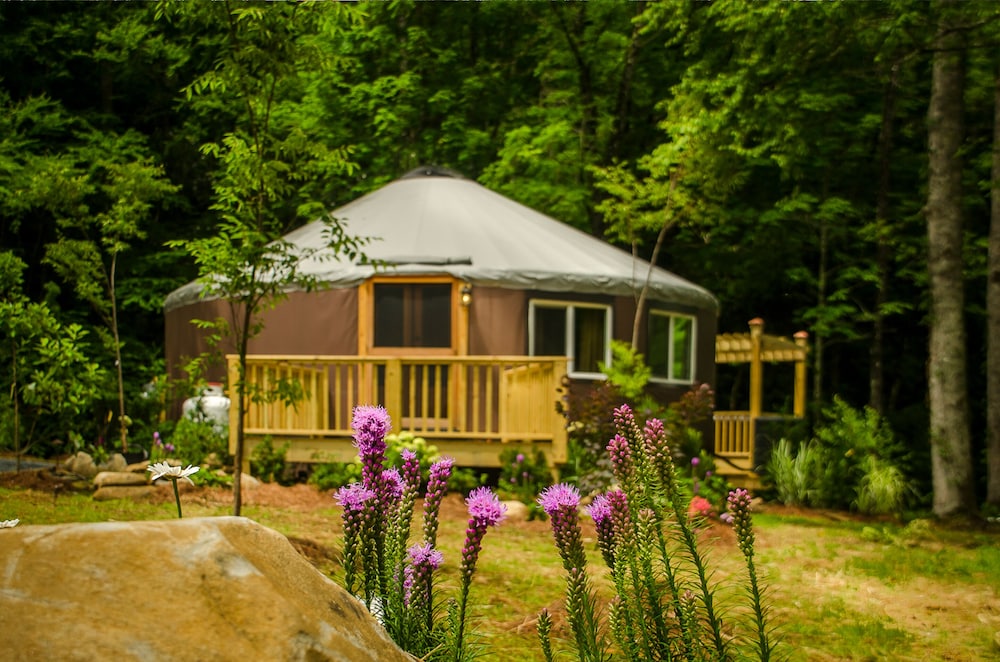 stayNantahala – Smoky Mountain Cabins and Luxury Yurts