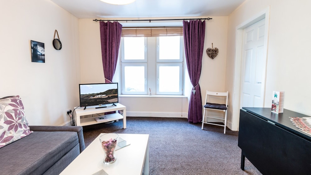 Dundee Vacations - Mycosy Lorimer 17 - Property Image 1