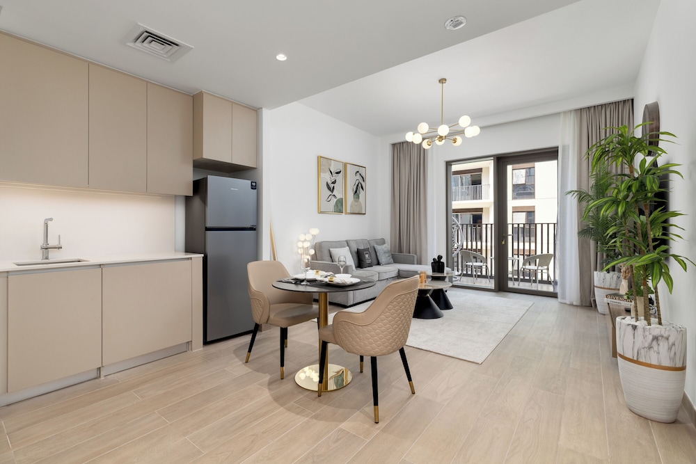 Maison Privee - Charming Urban Escape with Resort-Style Facilities
