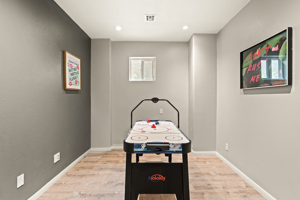 Mountain View Family Retreat w Game Room Scenic Decks