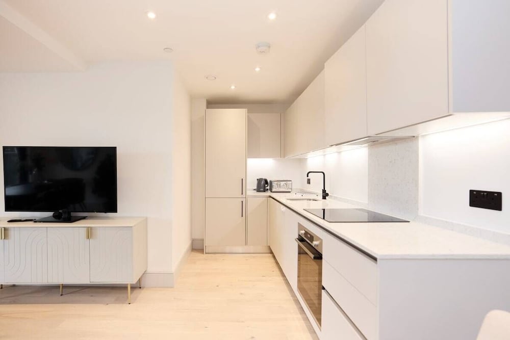 The South Wimbledon Escape - Lovely 3bdr With Balcony