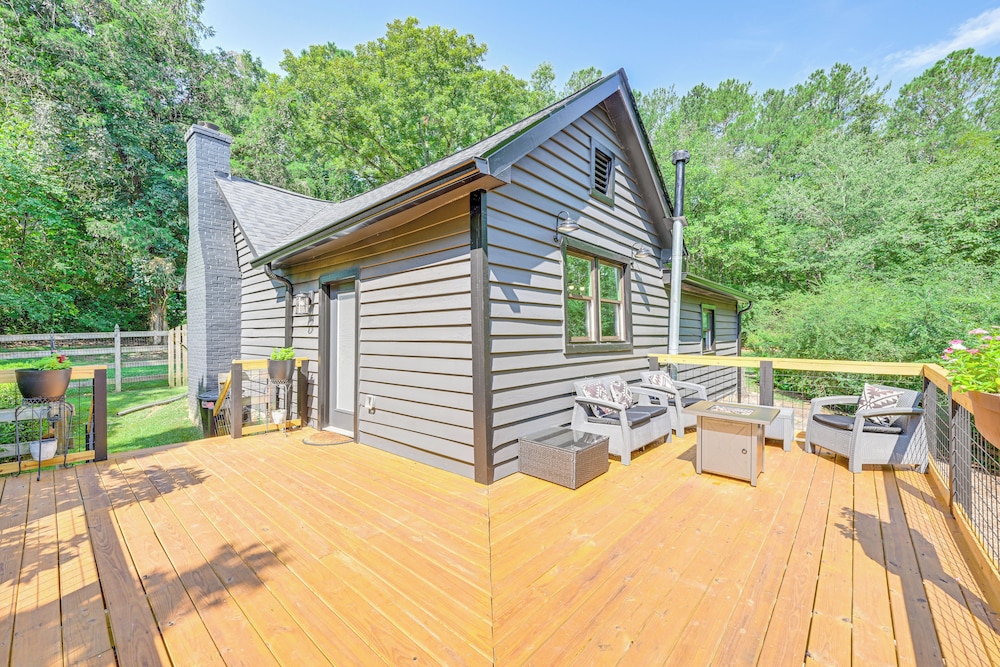 Cabin w/ Fire Pit - 7 Mi to Downtown Carrollton! view 2