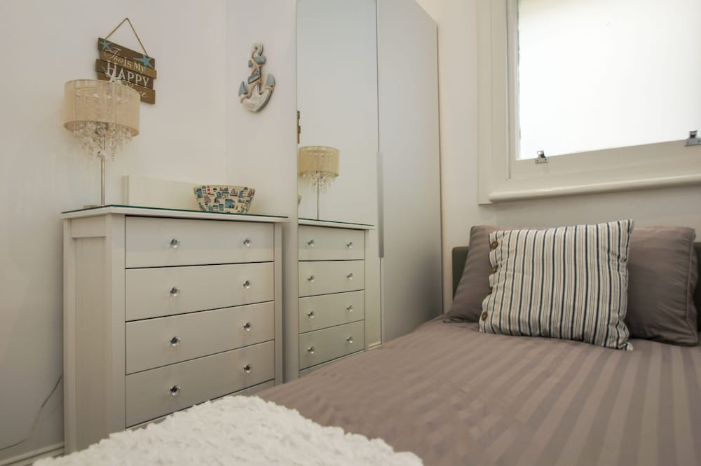 Sea Breeze Apartment Central by Brighton Holiday Lets view 2
