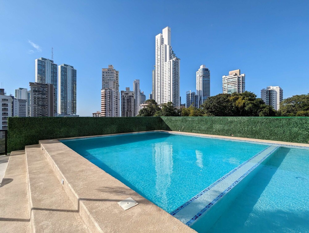 w Sophisticated 1BR w High-rise View in Calle 50