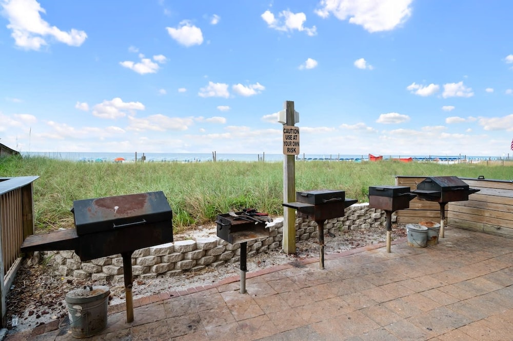 Seawind 1208 Beach Front 3 2 Zero Entry Pool