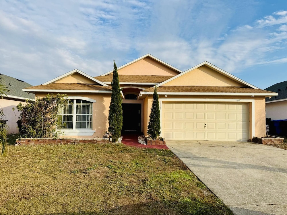 Private Pool House With Lake View, Near all Famous Attractions!!!