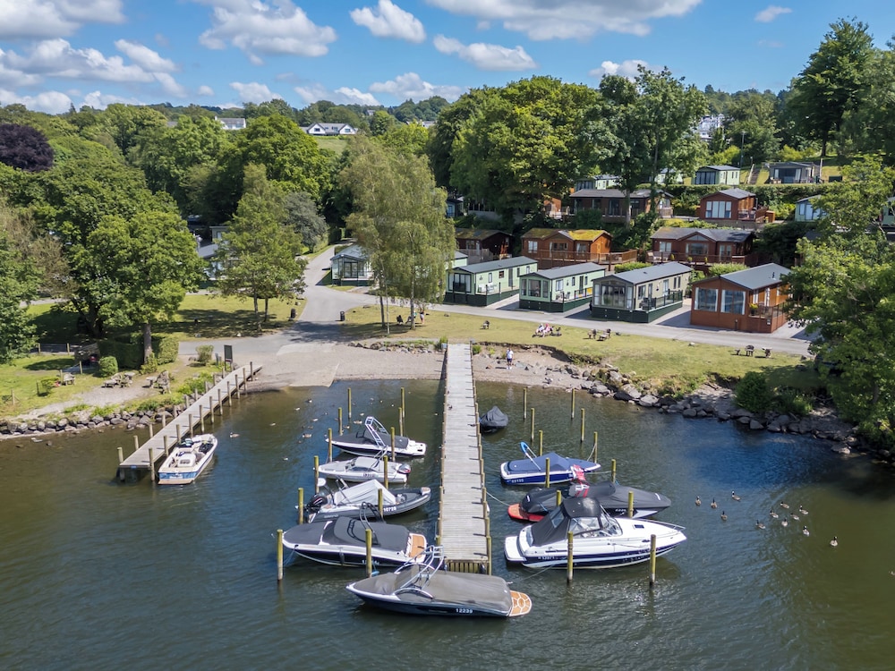 Shoreside Lodge