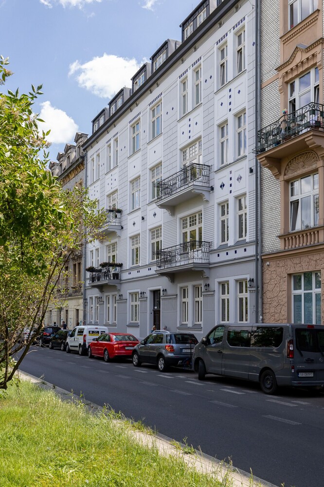 Kraków Stylish Apartment by Renters view 3