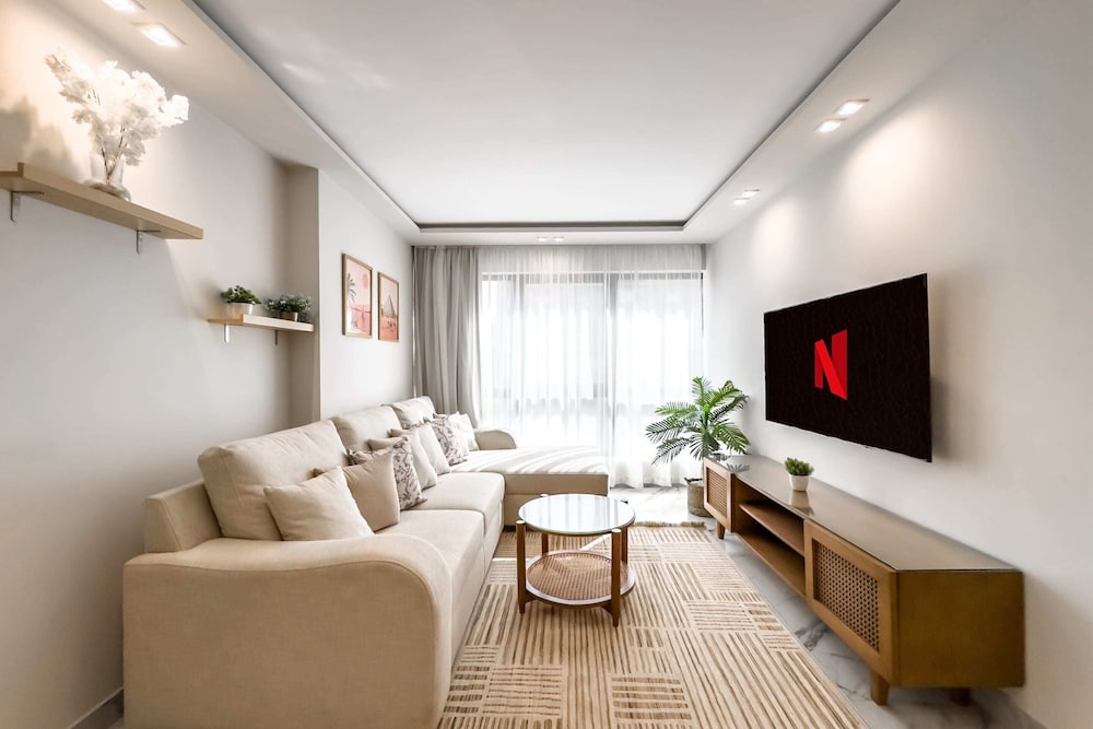 The 2bdr Radiant Residence 5 min to Airport