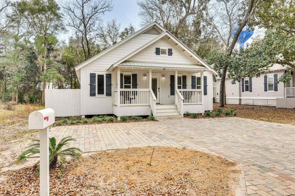 Walk to Choctawhatchee Bay: Santa Rosa Beach Home!