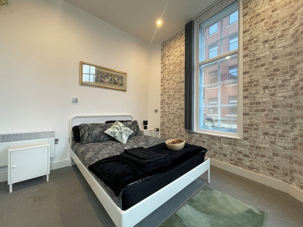 Stylish City Center 2 BR Retreat