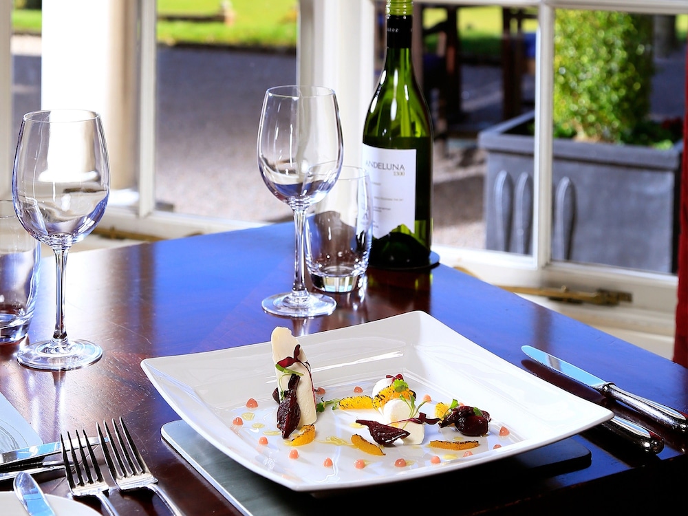 Penrith Vacations - Macdonald Leeming House - Property Image 5