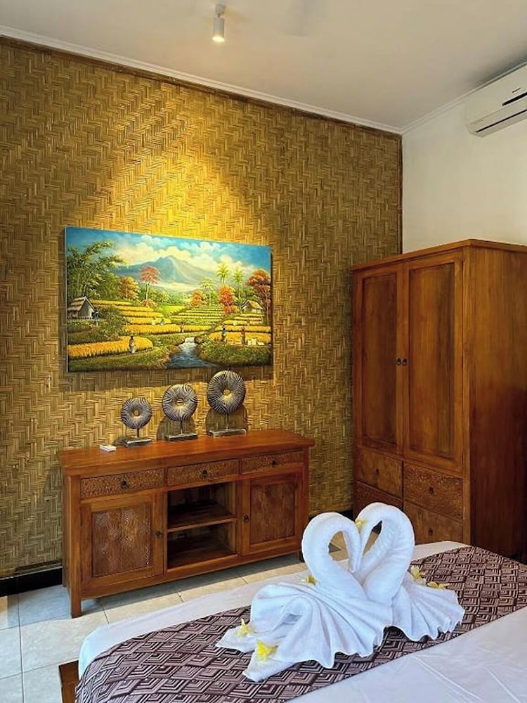 Tiga Naga Villa