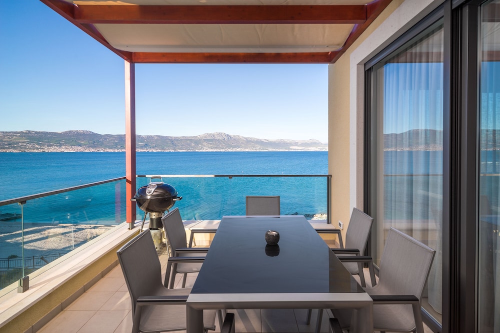 Acadia Beach Villas & Apartments, Slatine