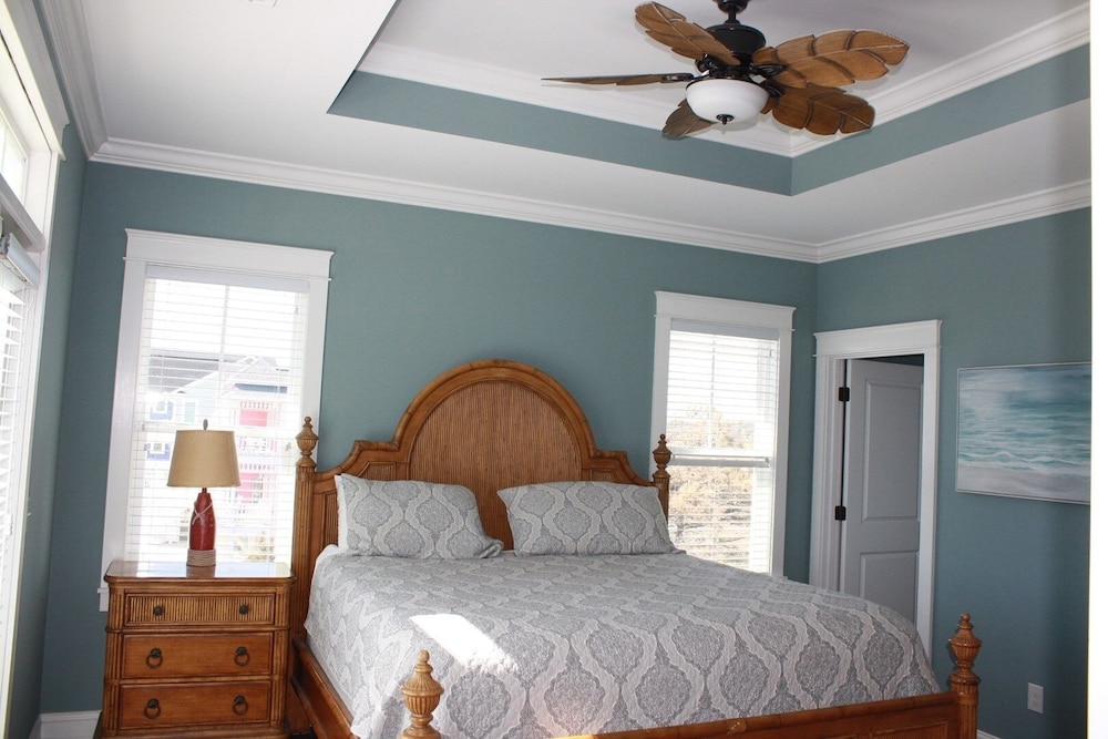 Beach Crew 4 Bedroom Home by RedAwning
