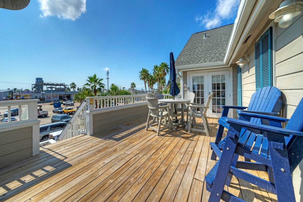 Sailfish & Dolphin Buyout by Avantstay 2 Units, Marina Front + View, Patio
