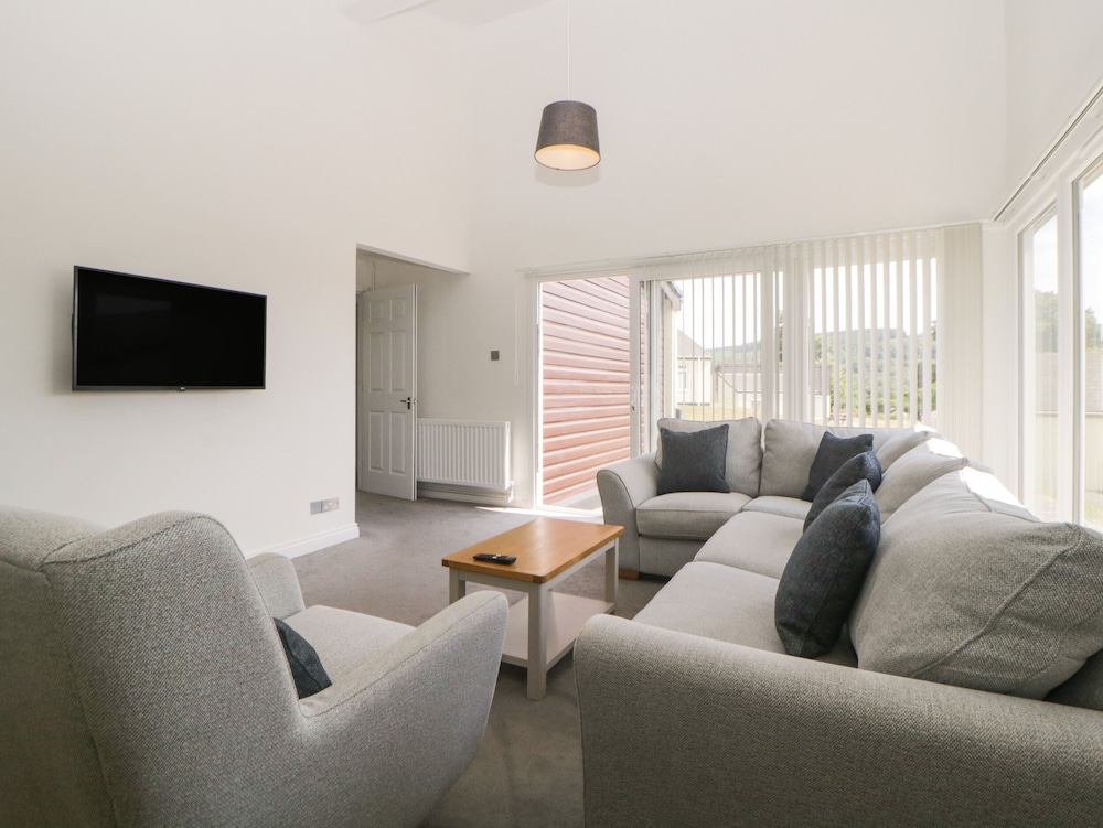 Harcombe House Bungalow 12