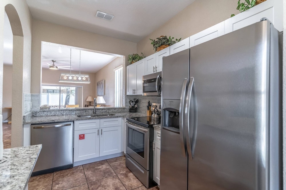 402 Regal Palms
