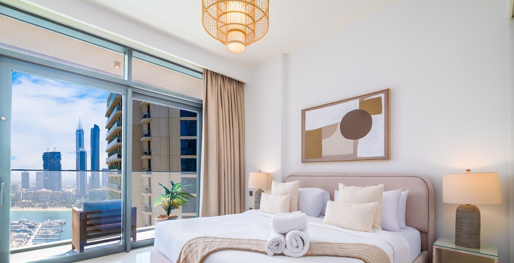 LUX The Beach Vista Dubai Eye View Suite
