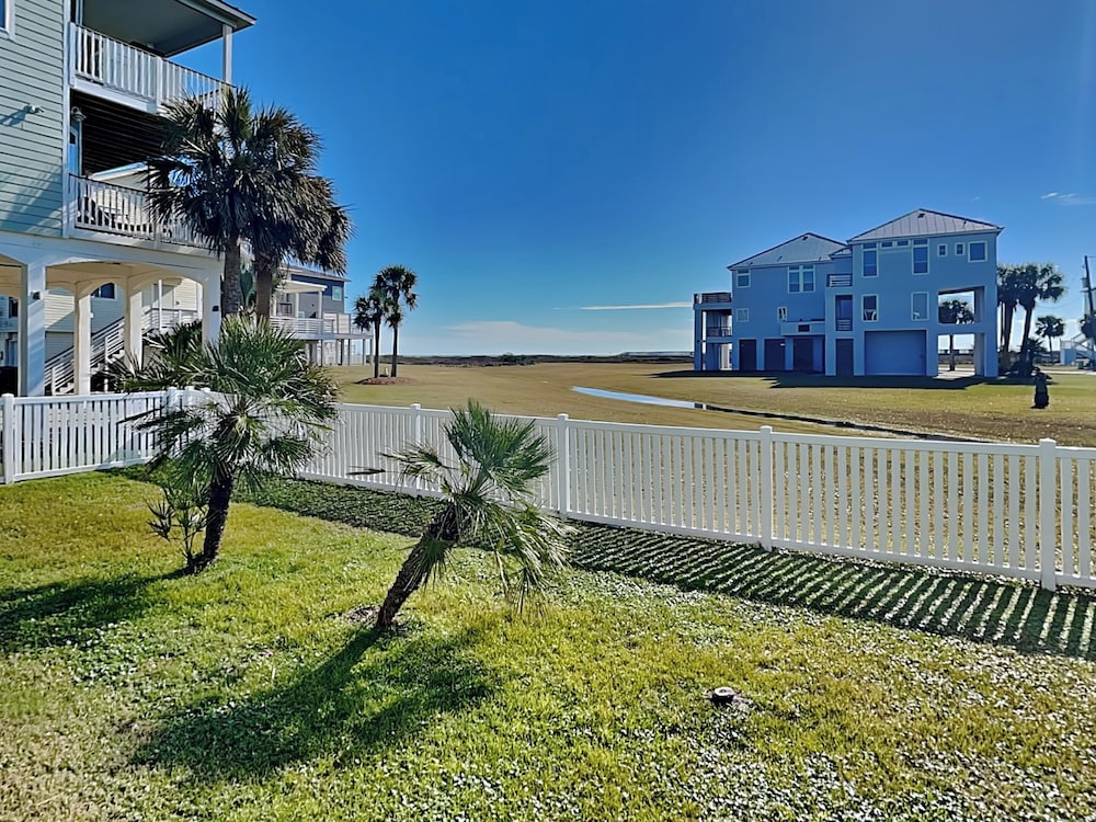 Sanctuary by the Sea by Ryson Vacation Rentals
