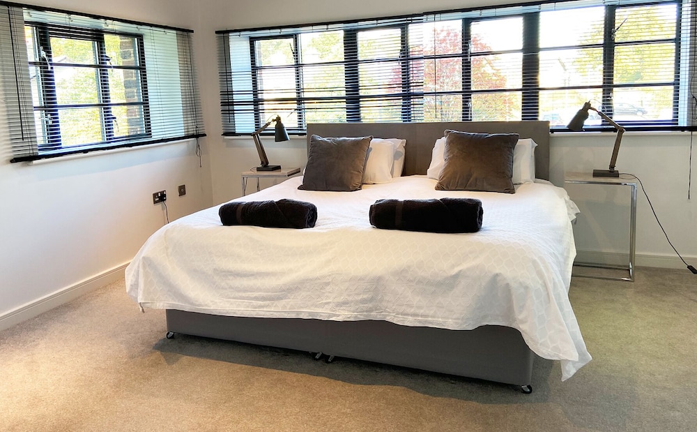 Continental Apartments at Wallis Square with Parking, WiFi & Netflix view 2