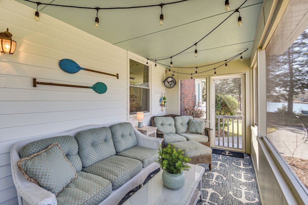 Dine Al Fresco: Reedville Home w/ Dock