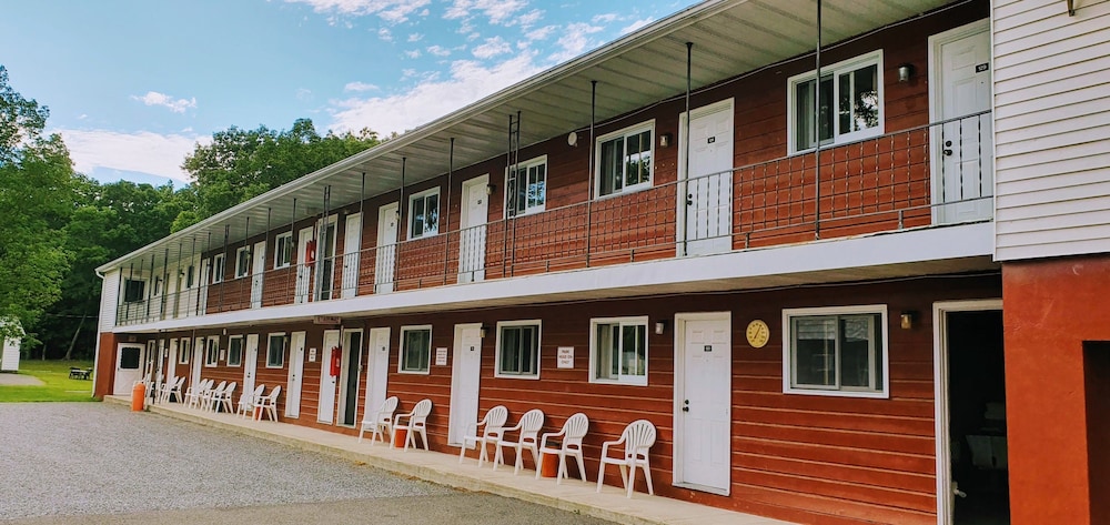 Red Ranch Motel