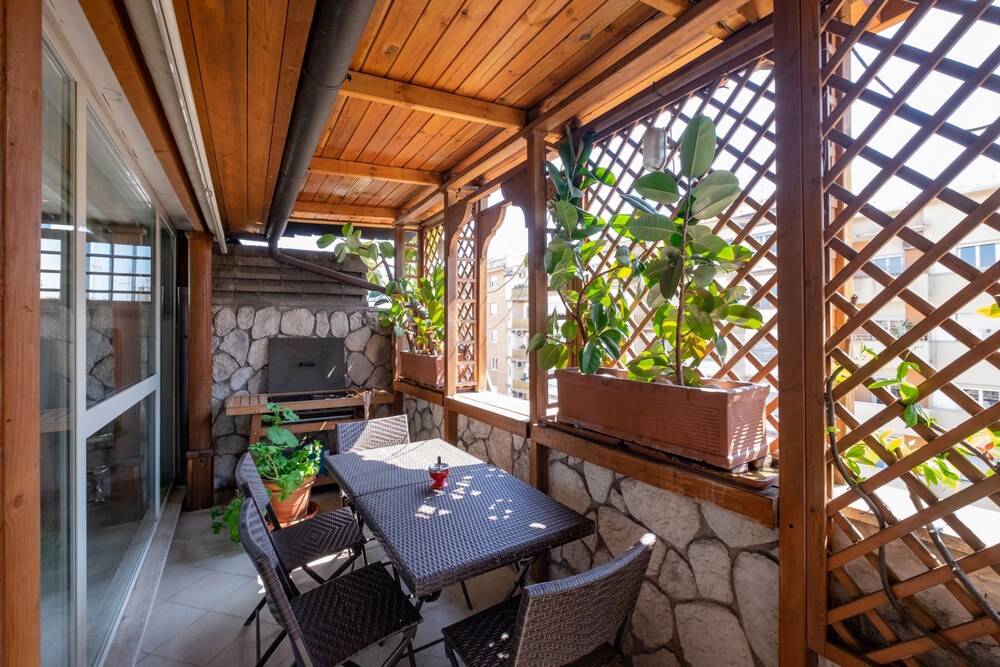 Amazing Penthouse by Caracalla