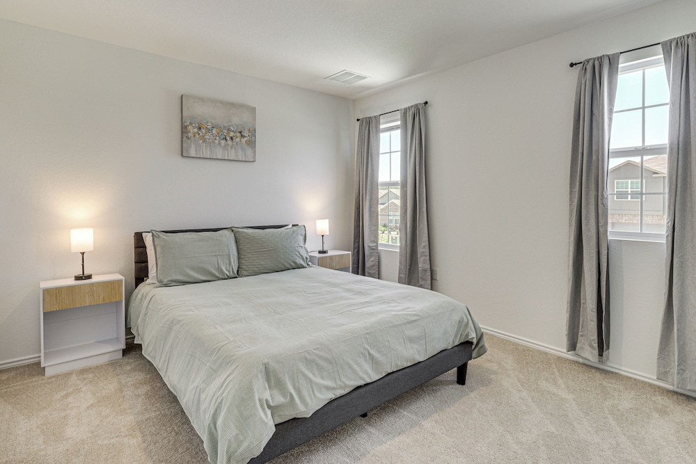 6 Mi to Mckinney Falls: Spacious Home w/ Game Room