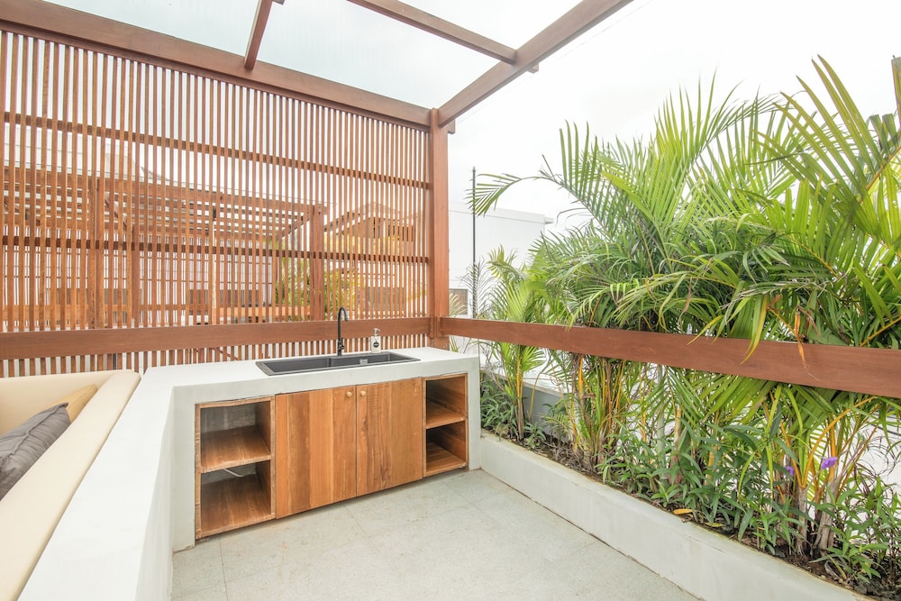 Robyn s Villa New Modern 4 BR Villa Canggu