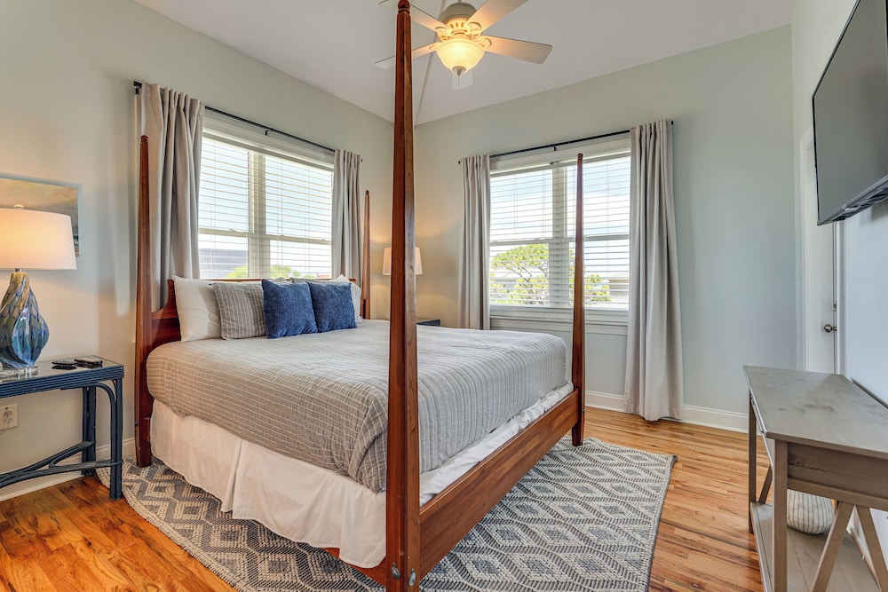 Walk to Ocean: Beach House w/ Pool in Port St Joe!