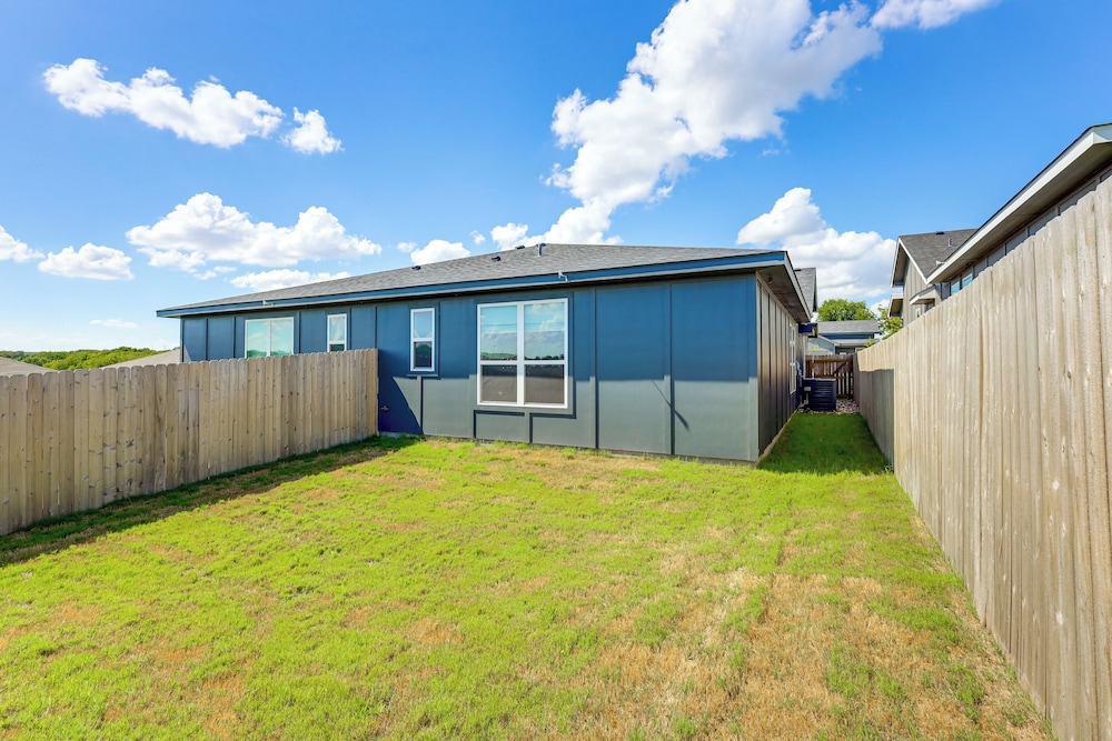 2 Mi to Downtown Temple: Newly Built Townhome!