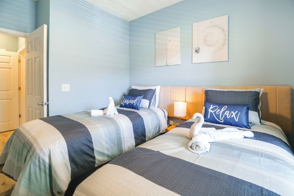 3 Mi to Barefoot Landing: Condo w/ 2 Pools!
