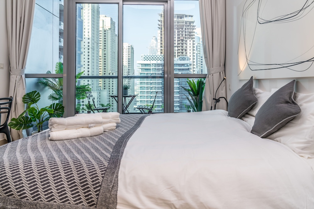 Dream Inn Dubai Bay Central