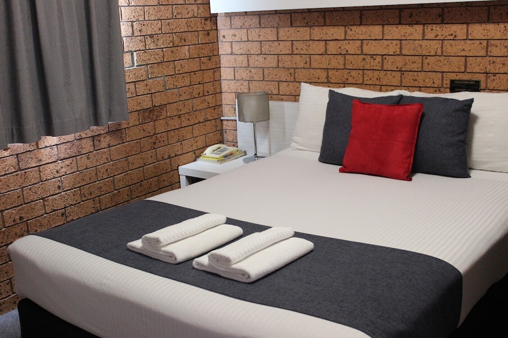 Golden Harvest Motor Inn