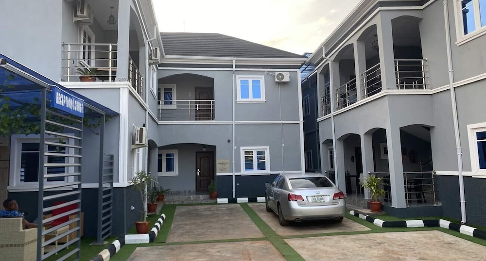 Geoworld Apartments & Suites