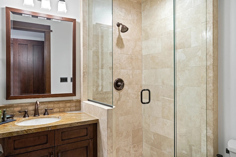 Arrowleaf Lodge at Deer Valley Resort - Three Bedroom Residence #203 3 Condo