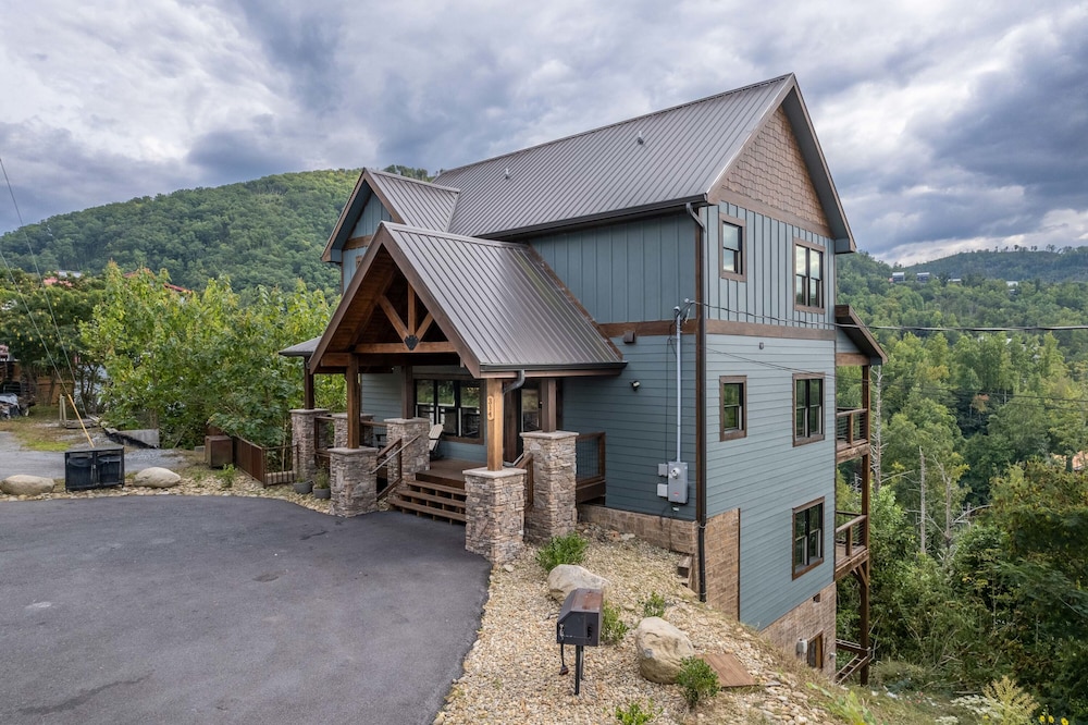 Raccoon Ridge Retreat - Gatlinburg Mountain Escape