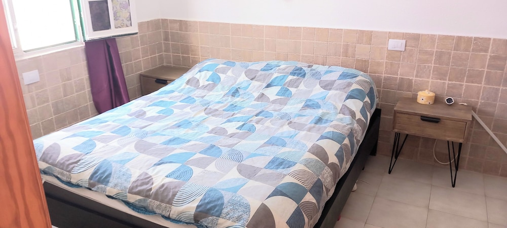 Caleta de Fuste Apartment- Sleeps4- Pool- Garden